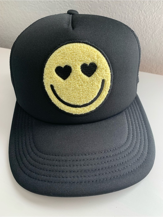 Mighty Fine Accessories - Black Trucker Hat with Yellow Fuzzy Smiley Face Patch with Heart-Eyes
